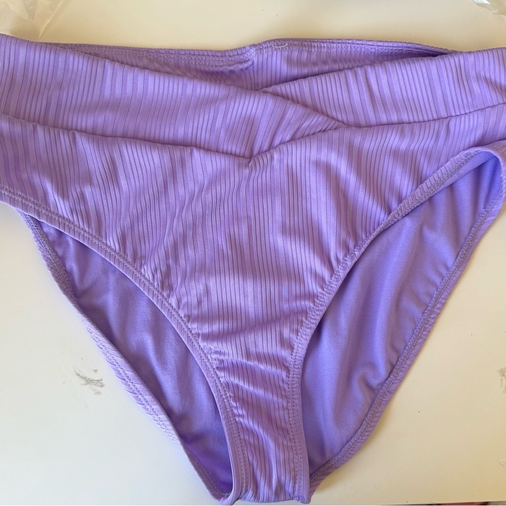 NWT Salt + Cove
Salt & Cove Juniors' Ribbed V-Waist Bikini Bottoms XL - Picture 3 of 4